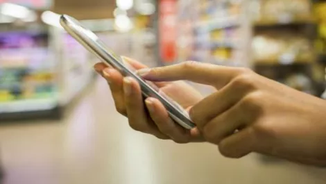 Shoppers turn to smartphones for better retail experience