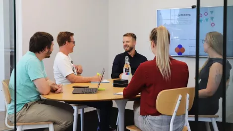 Alternate teammeeting room 33 2000px wide